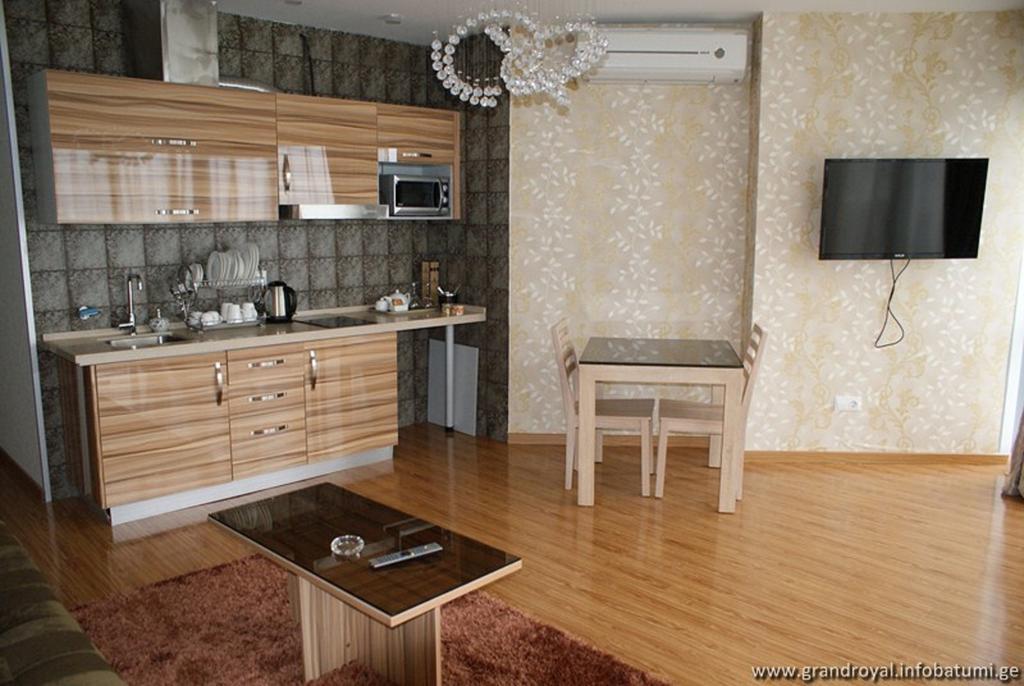 Grand Royal Batumi Aparthotel Rom bilde